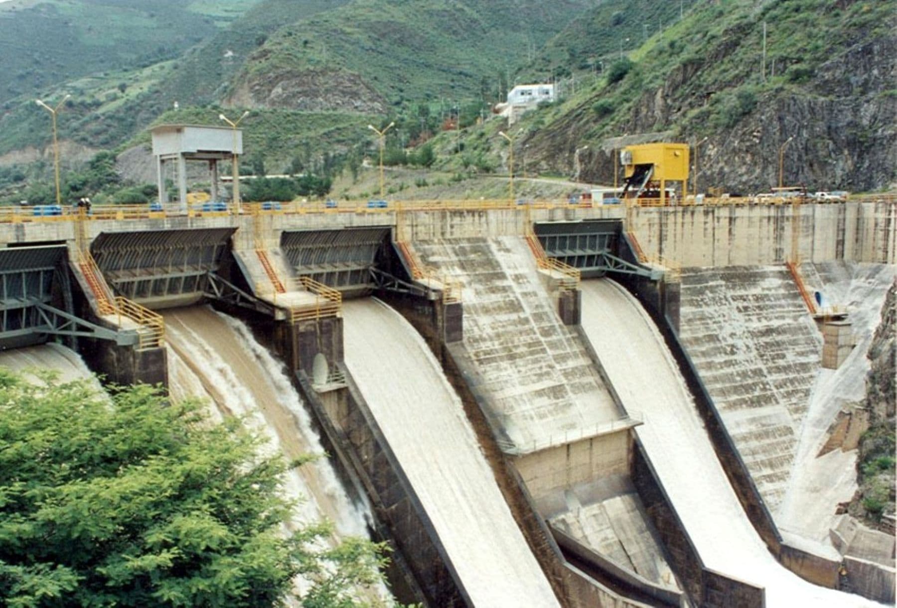 Cuatro regiones abastecen el 83% de electricidad en el país