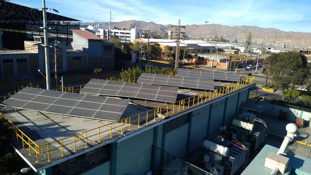 SEAL genera energía limpia con paneles fotovoltaicos