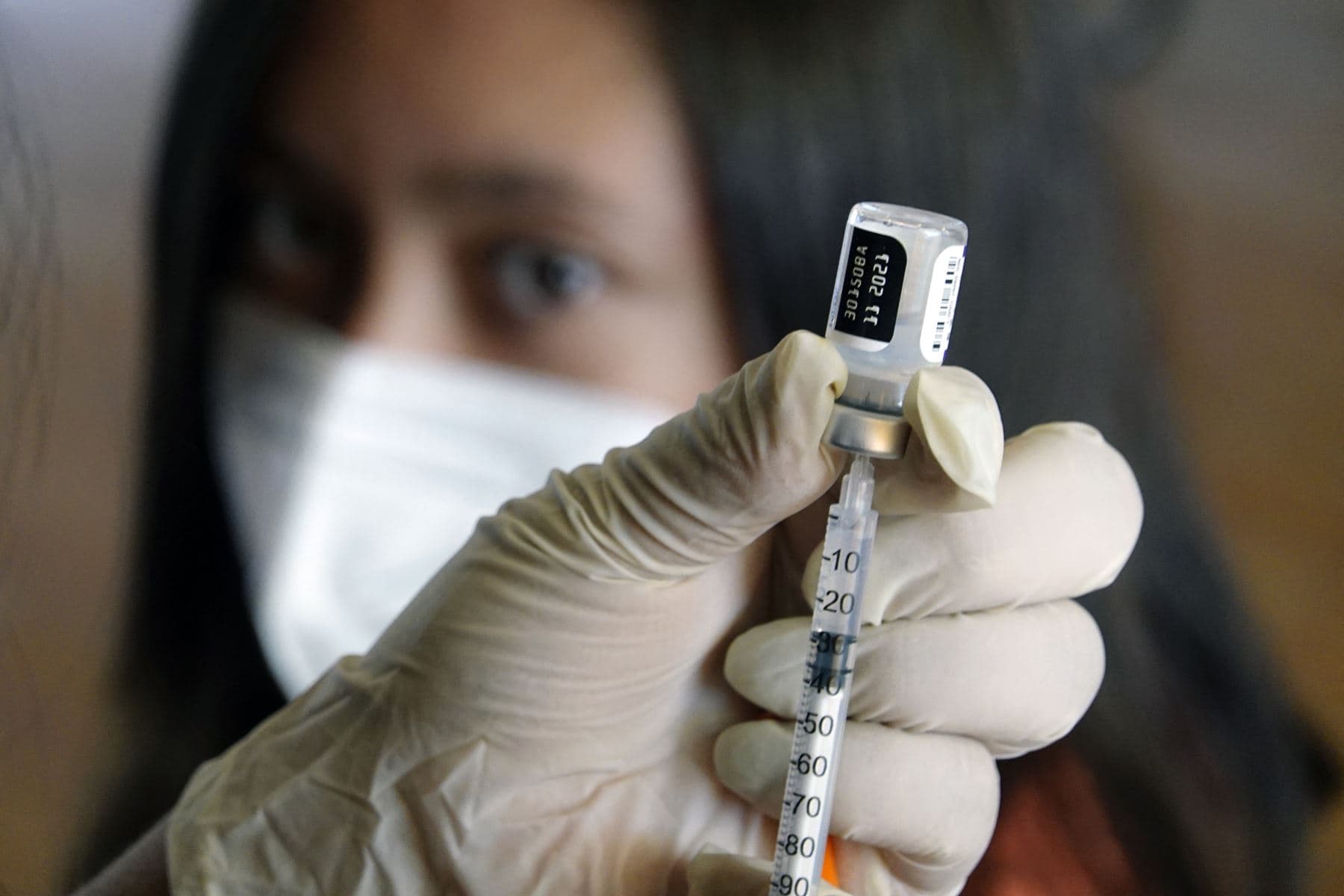 Aprueban tercera dosis de Pfizer para mayores de 18 años