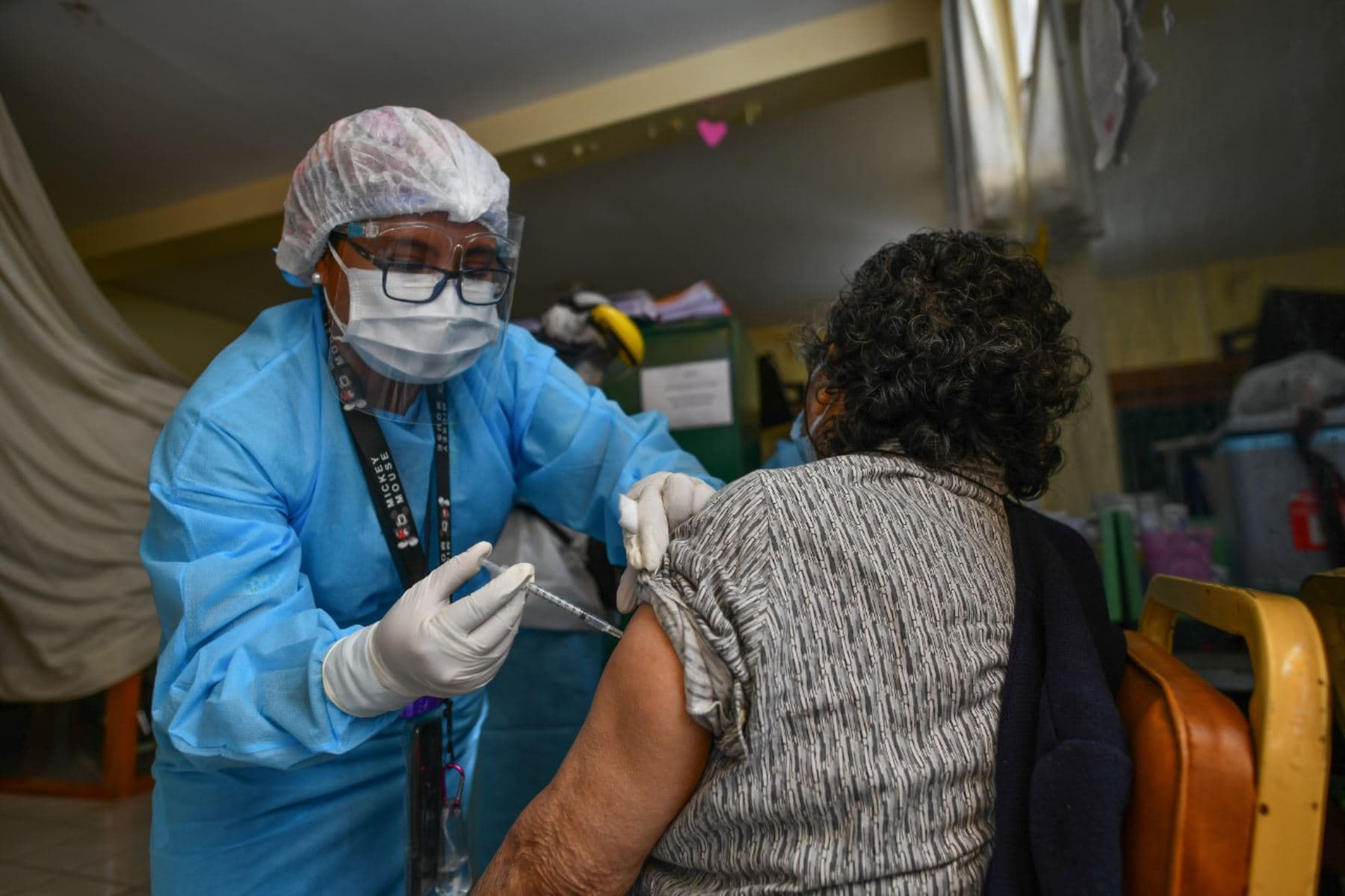 Arequipa: adultos mayores reciben segunda dosis contra la COVID-19