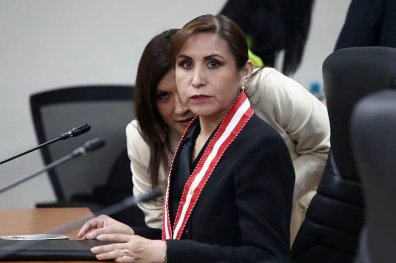 Patricia Benavides apela fallo judicial que la suspende por 24 meses
