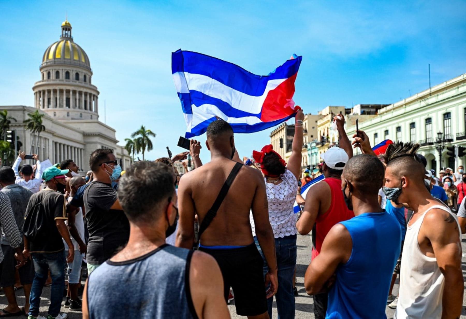 Piden a Biden no negociar con Cuba y que reestablezca el internet a la isla