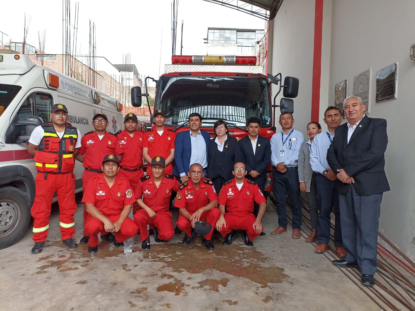 Grupo Kuria dona vehículo a compañía de bomberos