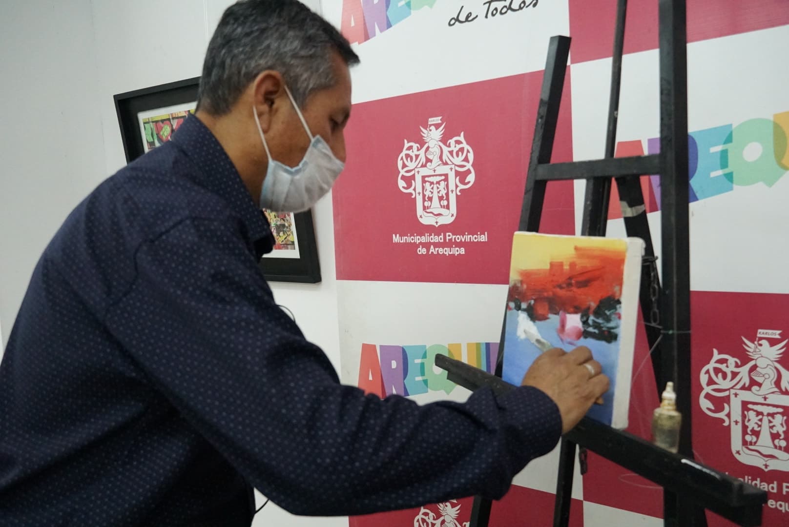 Se inauguró la exposición pictórica “Formas y Colores de Arequipa”
