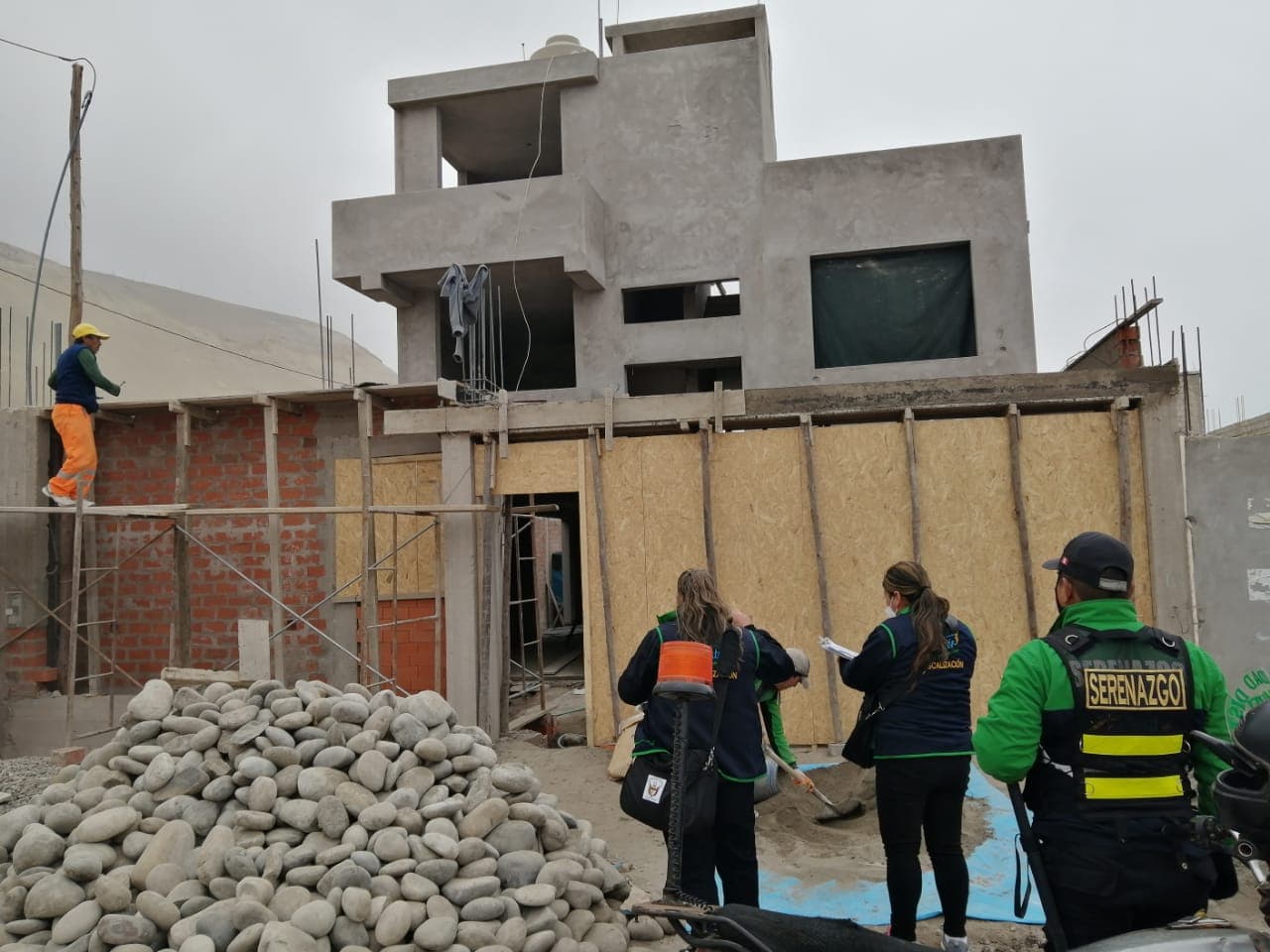 Camaná: Intervienen construcciones y establecimientos