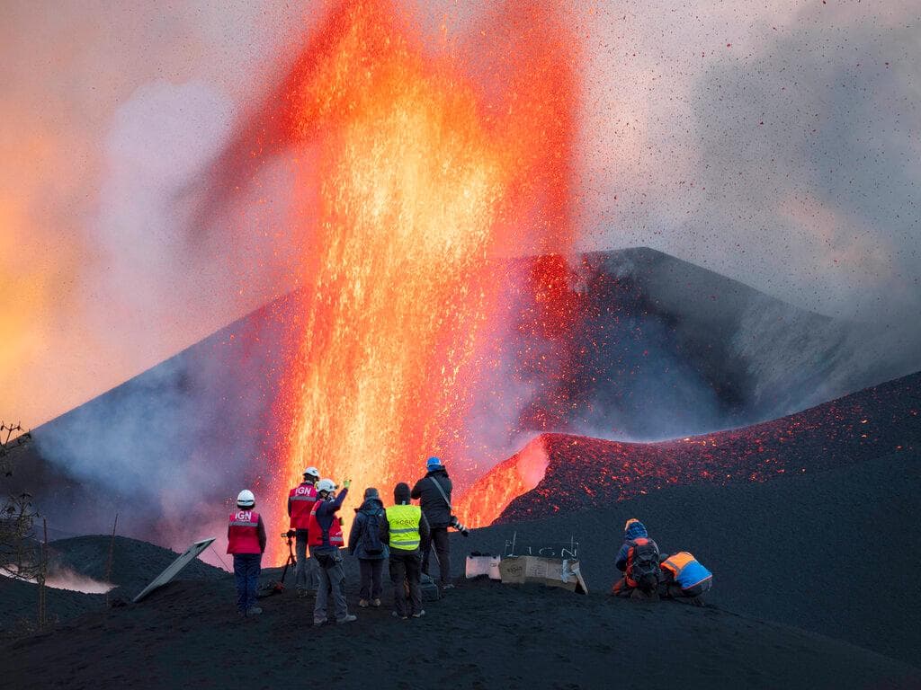Erupción del volcán Semeru deja al menos 1 muerto y 41 heridos