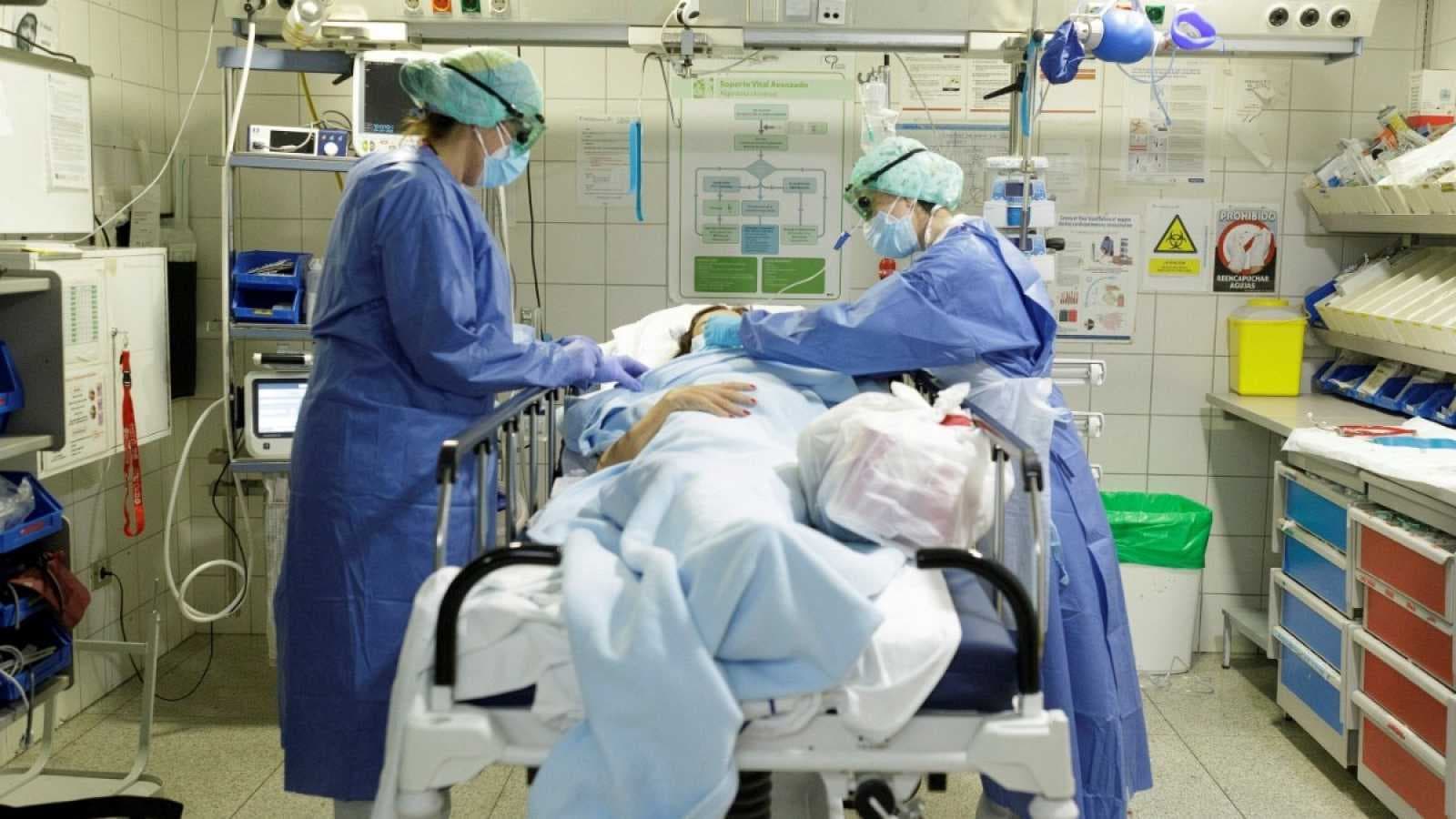 Aumentan hospitalizados en Reino Unido por la COVID-19