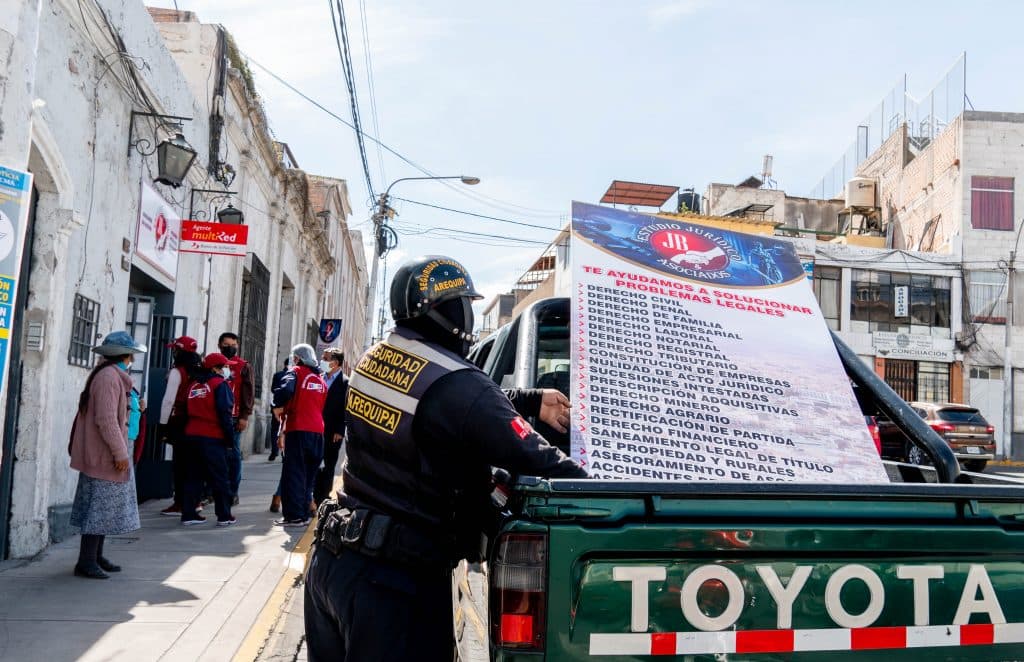 Arequipa: retiran propaganda y publicidad del Centro Histórico