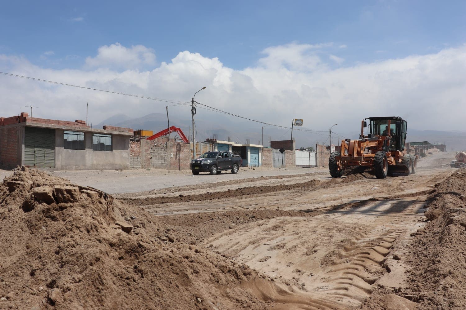 Canalización de calles y colocación de sacos en Cerro Colorado