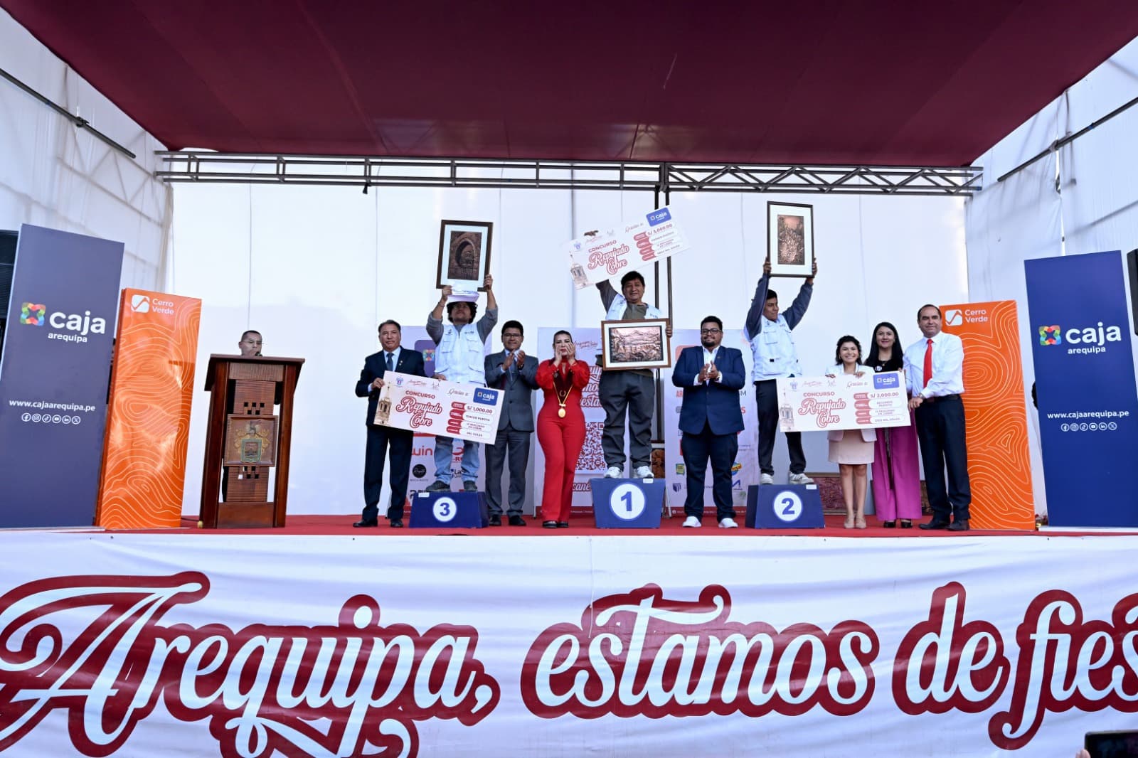 Premian a artesanos por obras en sillar, cuero, cobre y fierro forjado