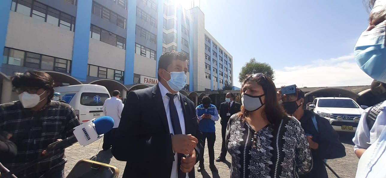 Citarán a Elmer Cáceres al Congreso para que explique situación de hospitales