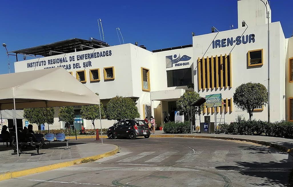 Error en cirugía en IREN Sur deja a joven con secuelas