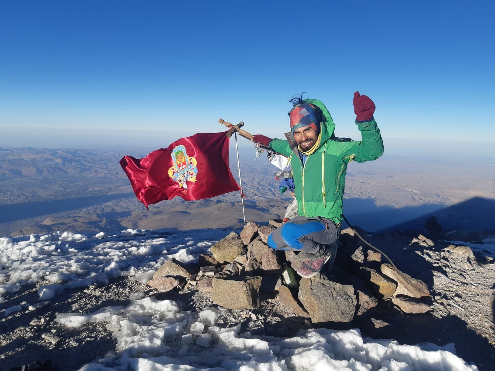 Subió a la cima de los tres volcanes de Arequipa