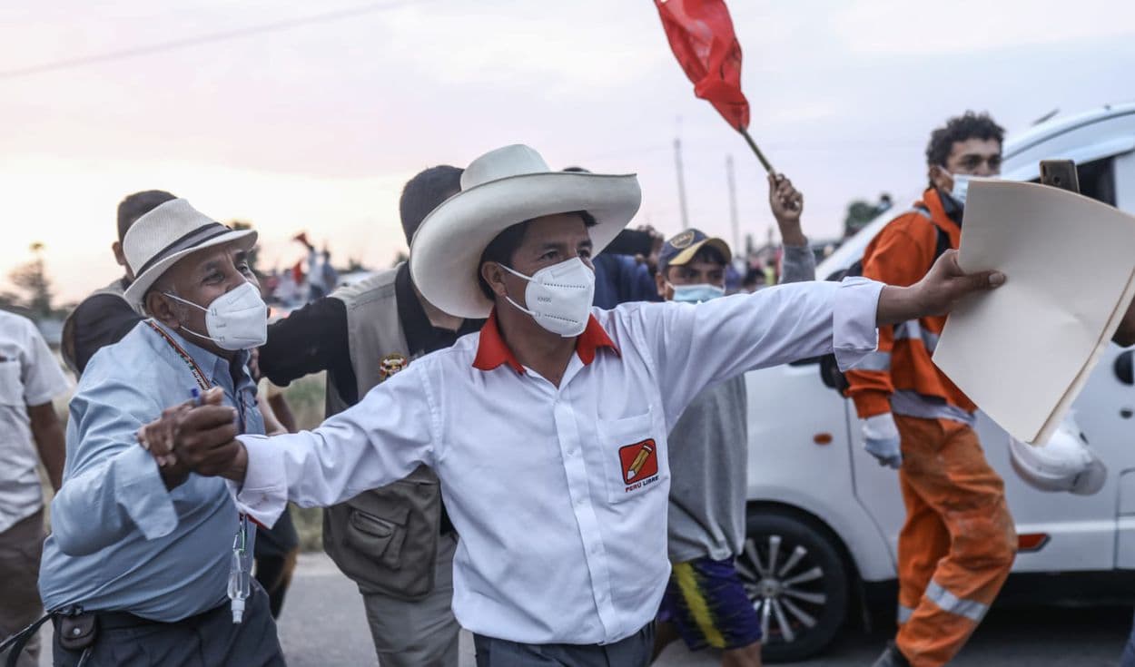 Pedro Castillo es trasladado de urgencia a clínica por descompensación respiratoria