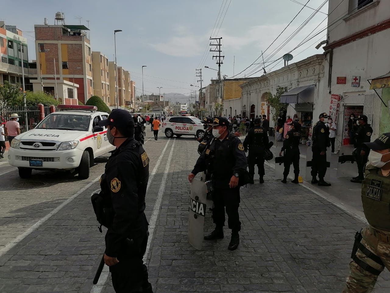 Incautan discos de contrabando valorizados en 35 mil dólares