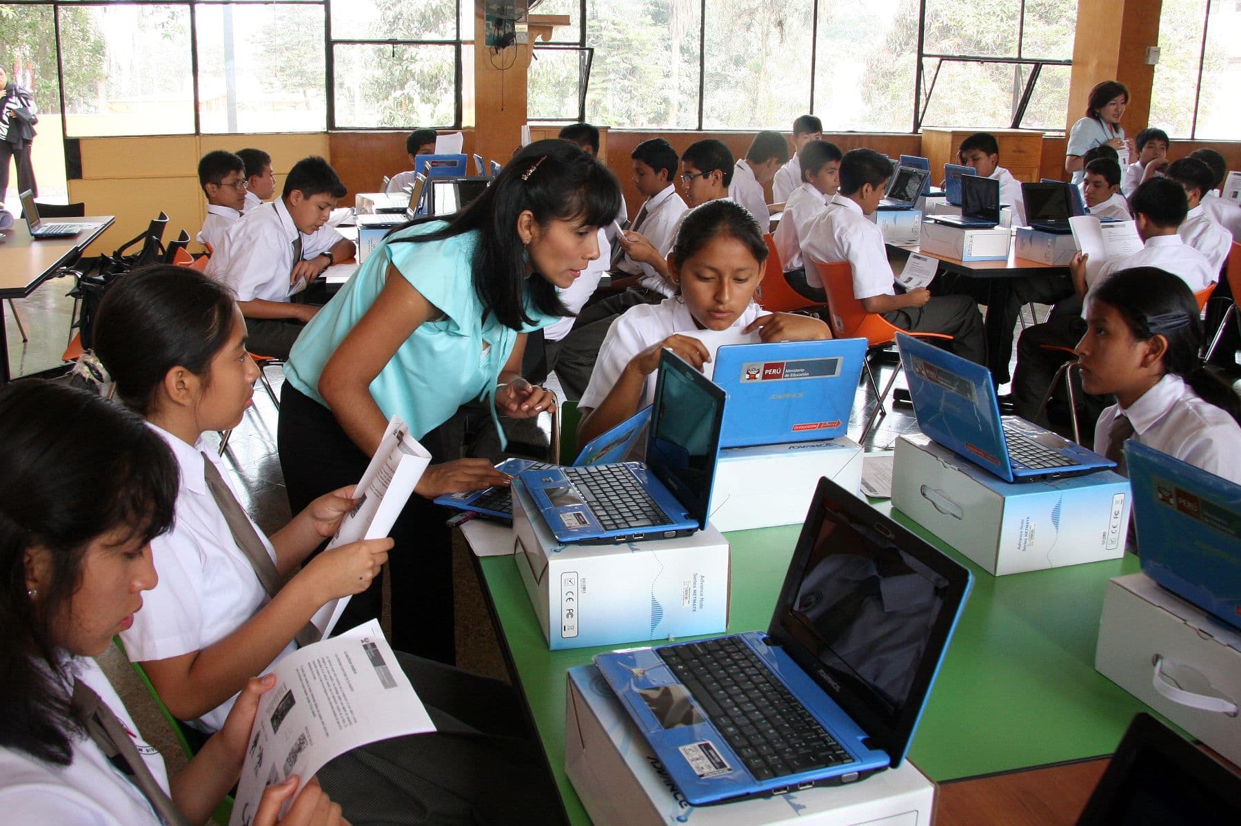 Más de 426 mil docentes reciben incremento salarial en noviembre