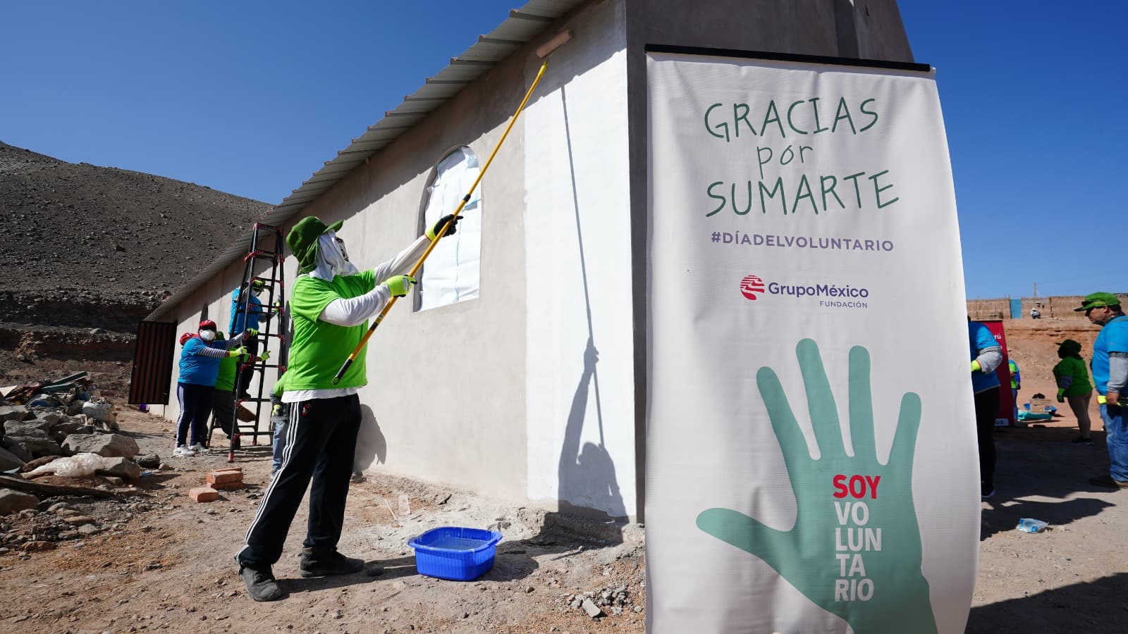 Voluntarios remodelan local de poblado en la provincia de Islay
