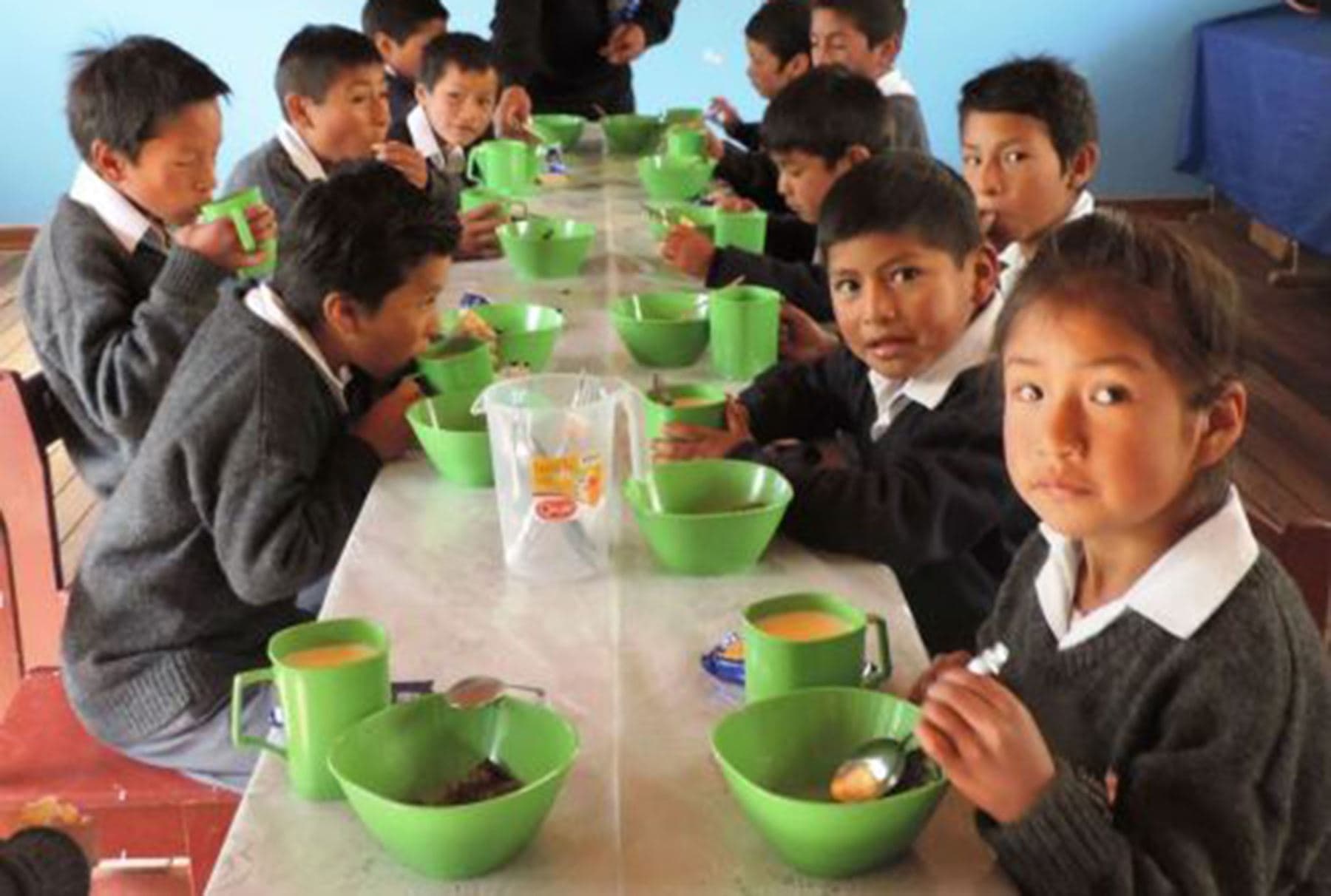 Cuestionan a Qali Warma por reducción de leche a escolares