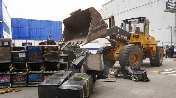 Destruyen 557 tragamonedas ilegales en diversas regiones