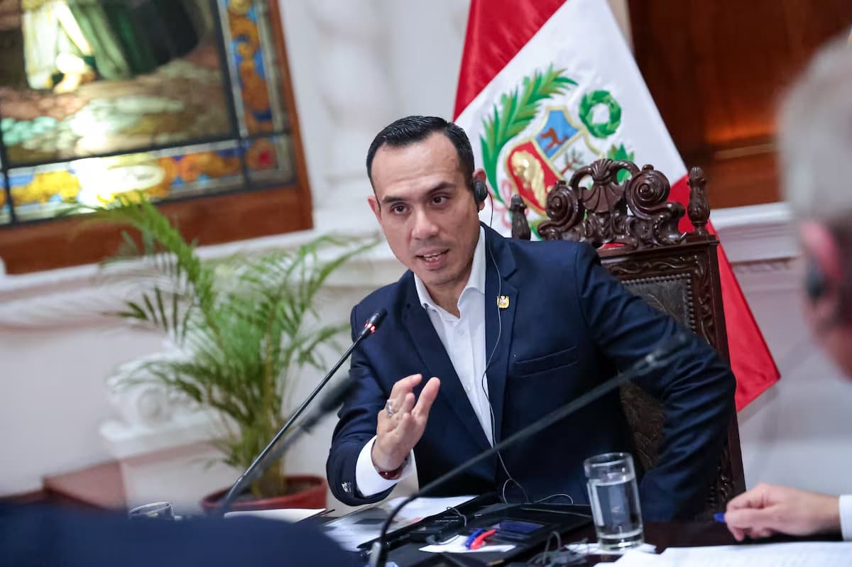 José Jerí admite error por reunirse encapuchado con empresario