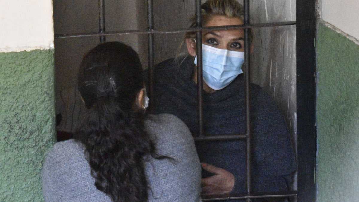 Amplían de a seis meses prisión preventiva de Jeanine Áñez
