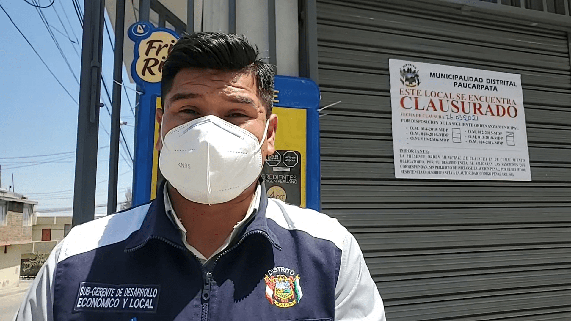 Cierran farmacia por ofrecer medicamentos vencidos.