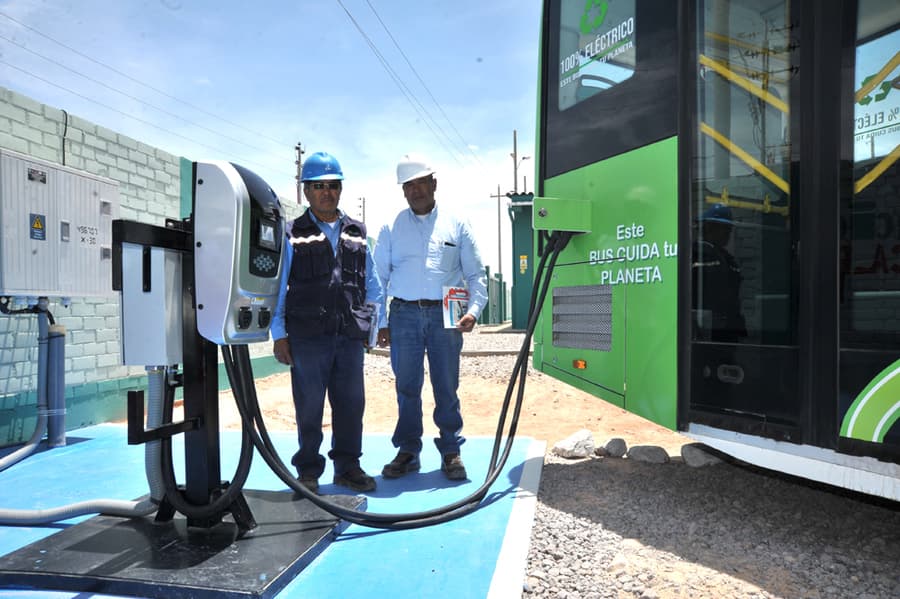 Autos eléctricos: aumentan las estaciones de carga en el país