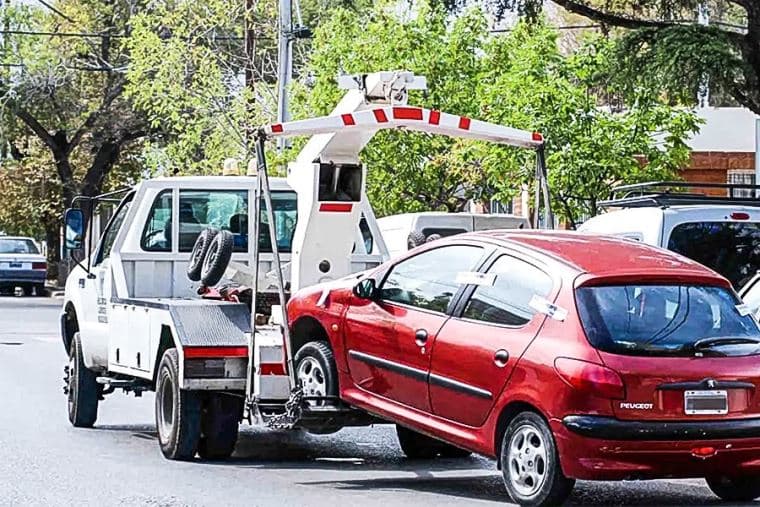 Municipios no pueden multar a vehículos mal estacionados