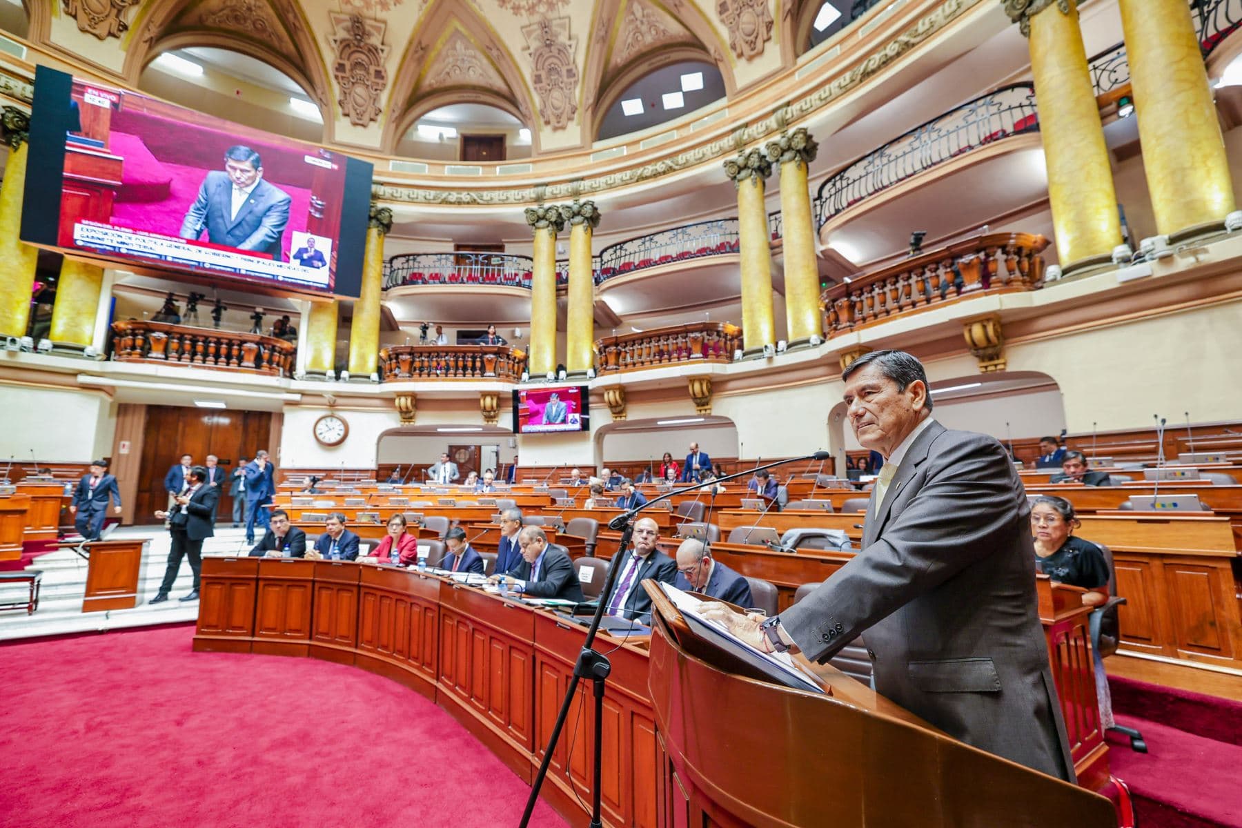 Gabinete Arroyo obtiene el voto de confianza del Congreso