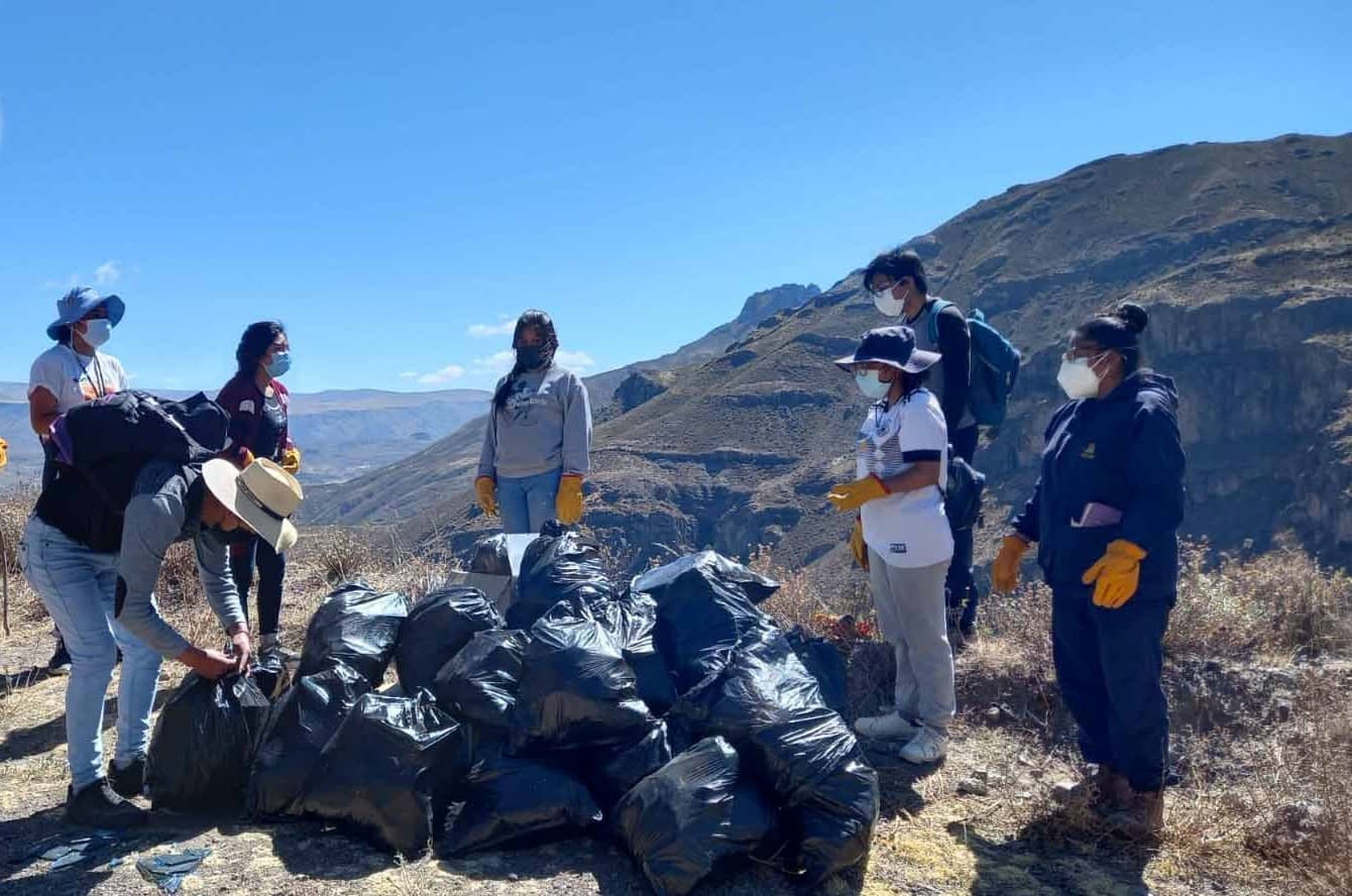 Caylloma: Campaña de limpieza en Chivay
