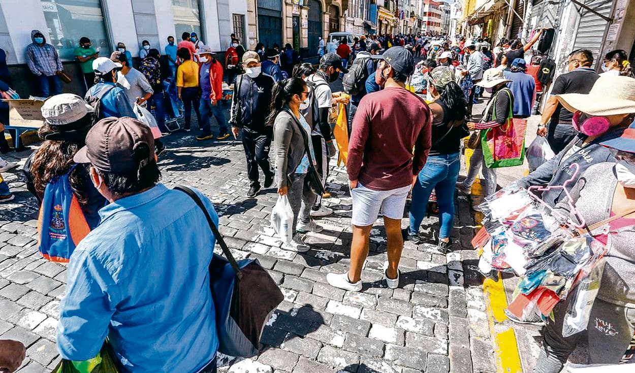 Ambulantes toman calles del Avelino