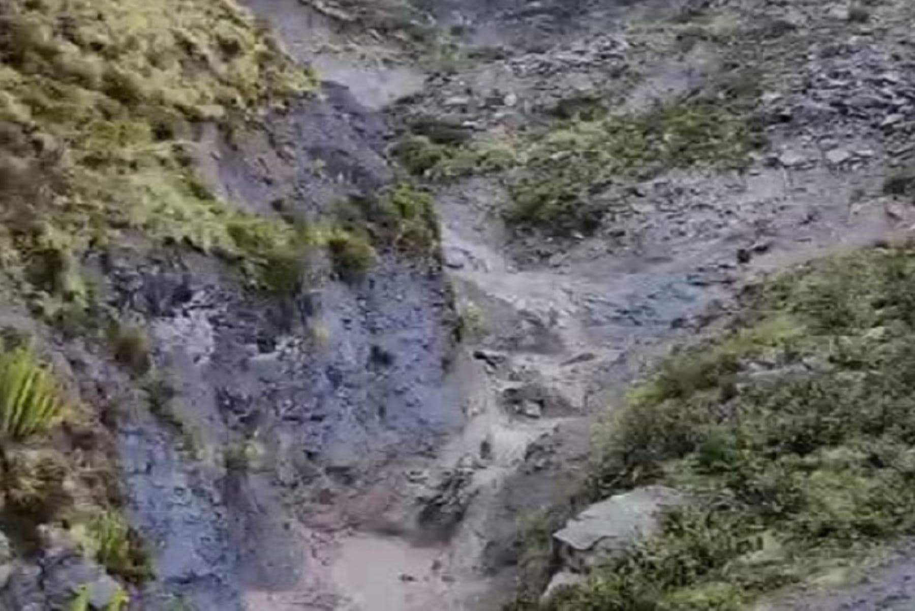 Detectan segundo lahar en el volcán Ubinas