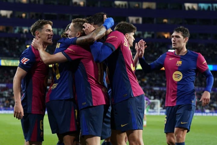 Barcelona remonta al Valladolid y se afianza como líder de LaLiga