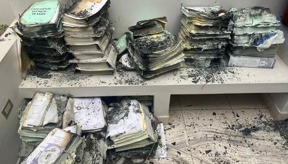 Se incendia oficina del municipio de Tiabaya