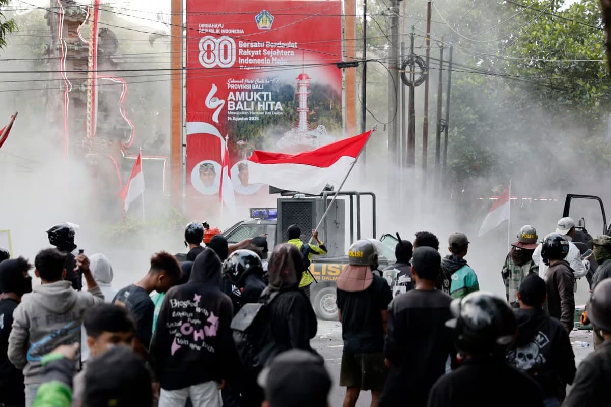 Presidente de Indonesia cancela aumento salarial a congresistas tras disturbios