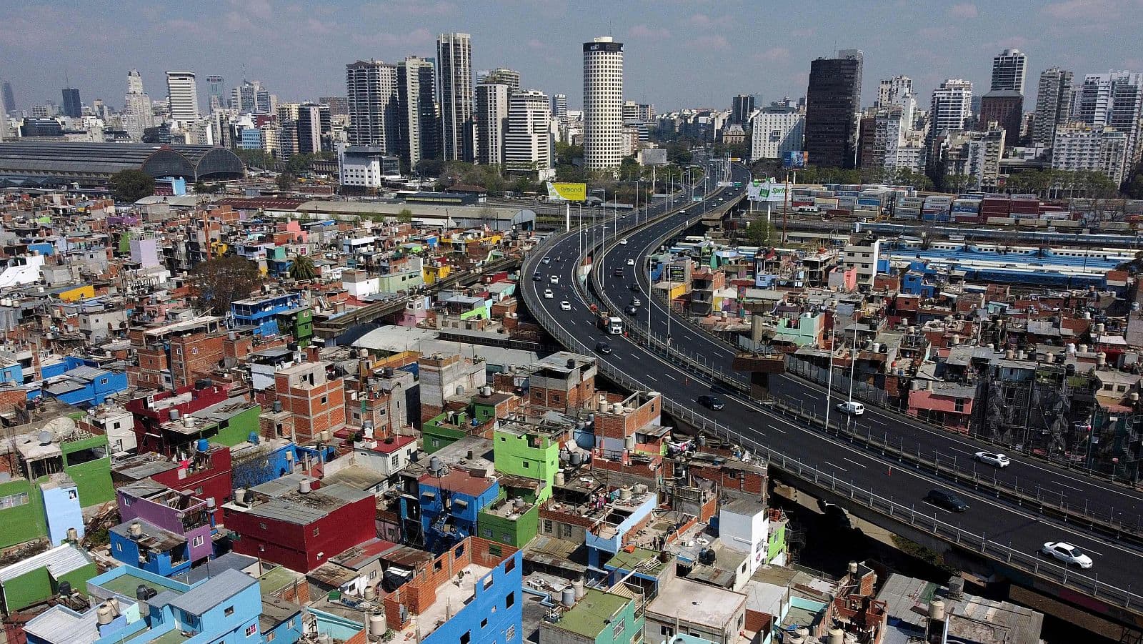 Pobreza urbana subió al 41,7 % a mitad del 2023 en Argentina
