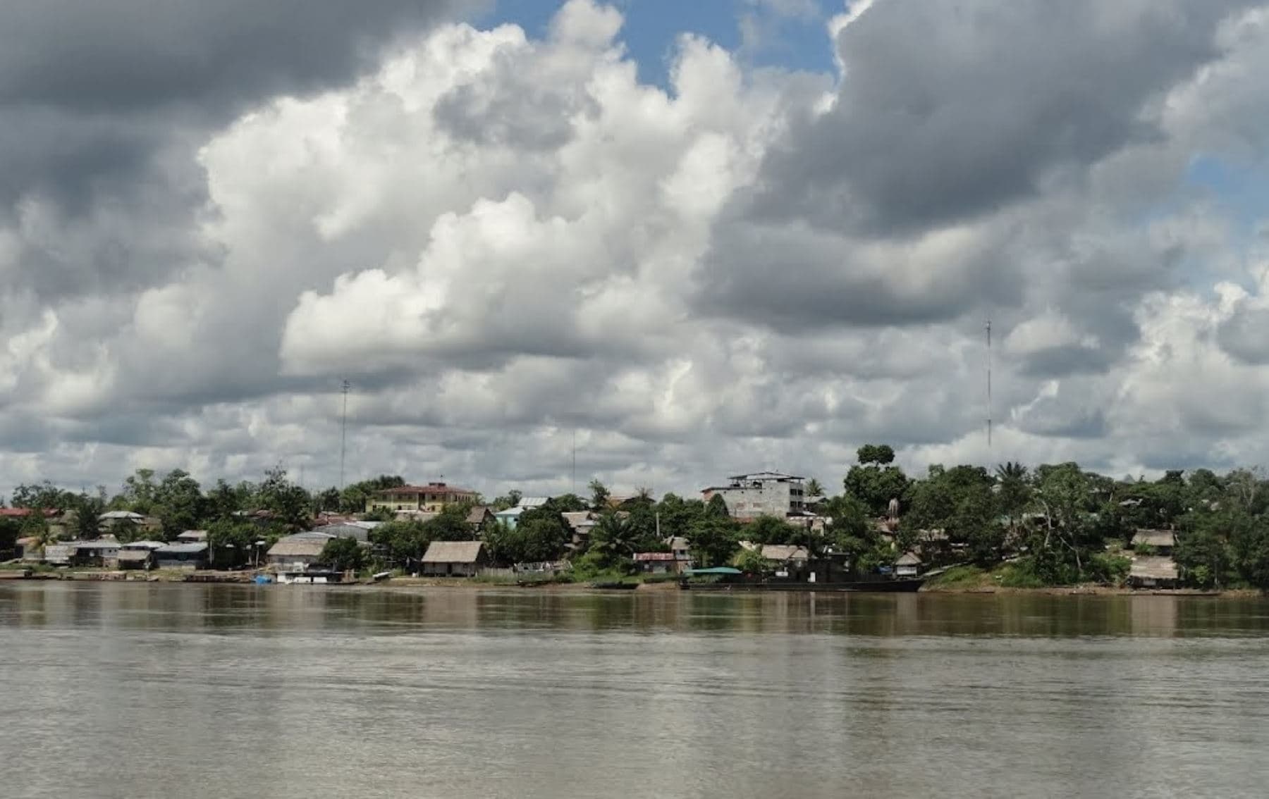 Armada de Colombia detiene a consejero en territorio peruano