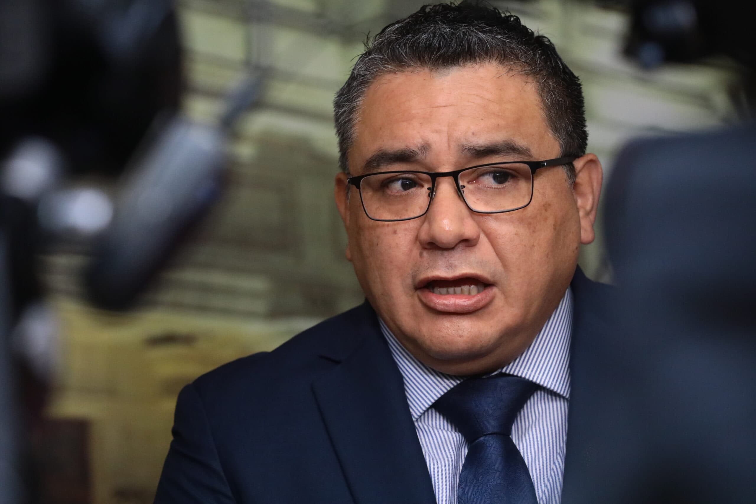 Santiváñez evalúa retirar denuncia a periodistas de Latina