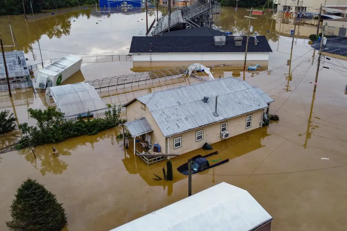 Inundaciones causan 15 muertes en EE.UU.