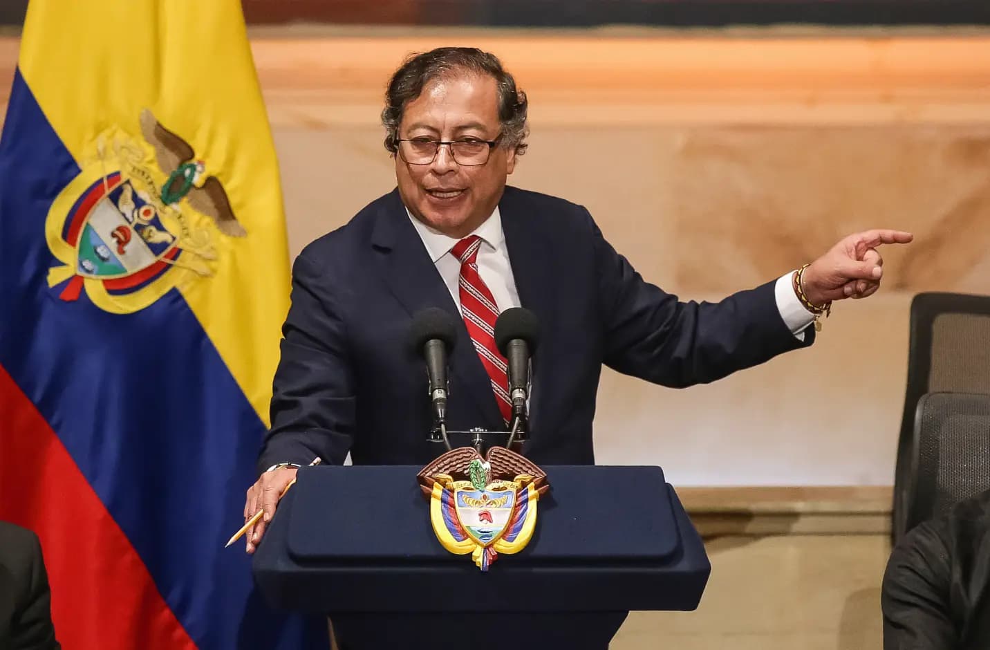 Elevan en 23 % salario mínimo en Colombia pese a advertencias