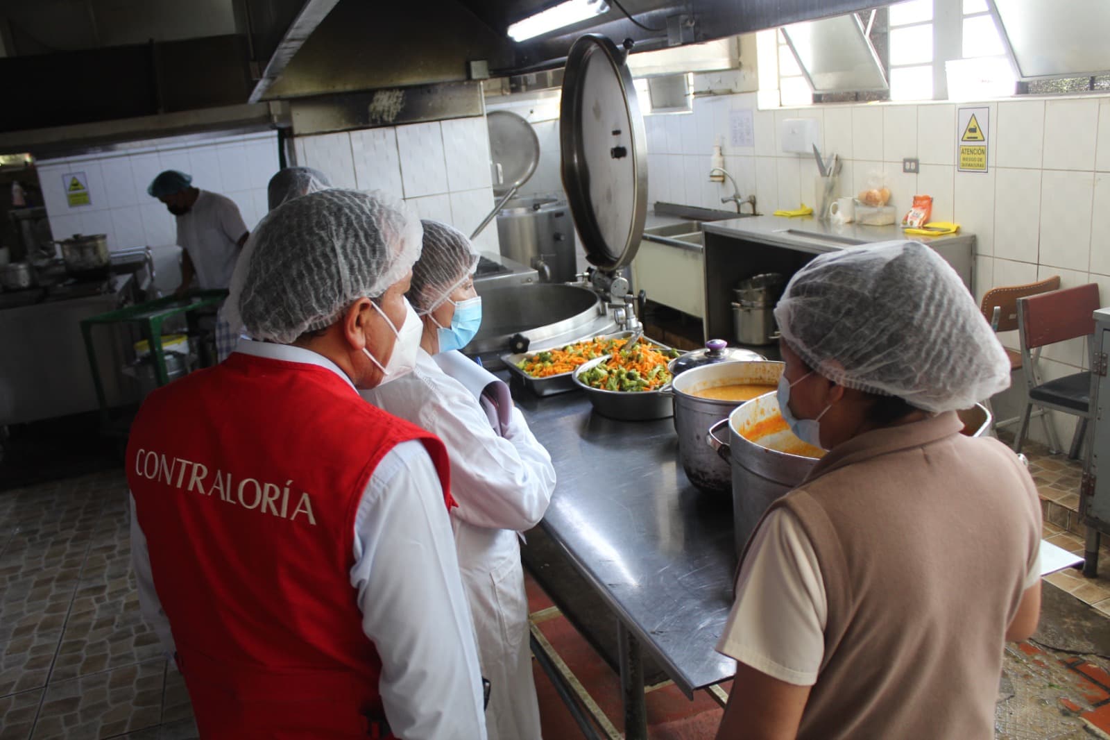 Hallaron cucarachas en cocina del Hospital Honorio Delgado