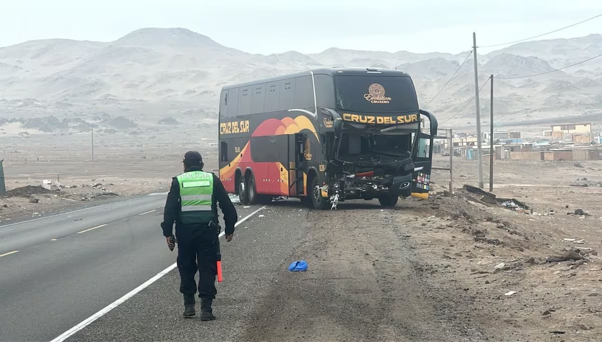 Bus que realizaba trasbordo de pasajeros se accidentó en Chala