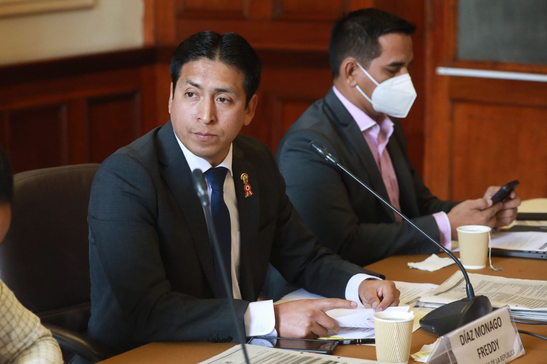 Dictan impedimento de salida del país a legislador Freddy Díaz