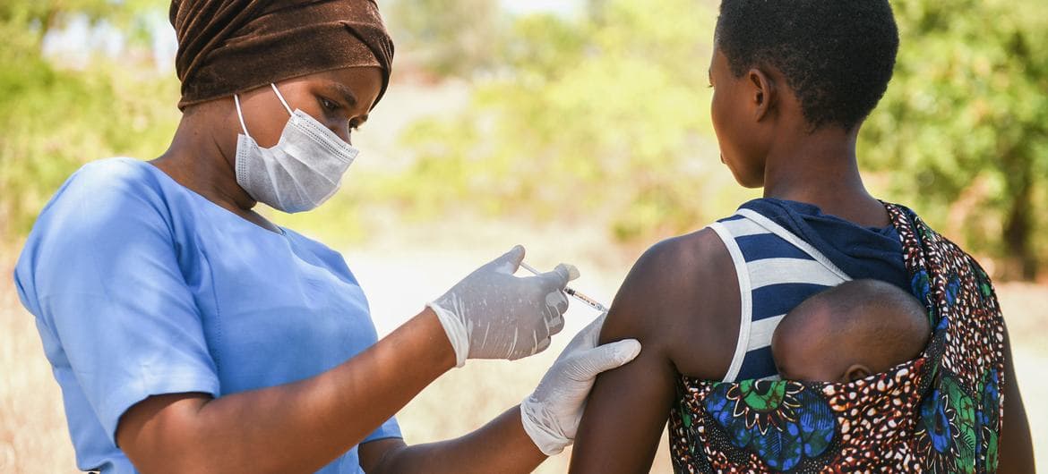 Vacunar al 70% del mundo es más importante que la dosis de refuerzo