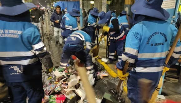 Recogen más 15 toneladas de basura tras el Corso de la Amistad