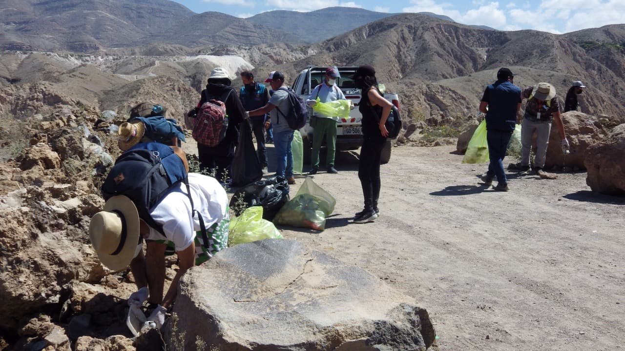 Recogen 1 tonelada de basura en ruta hacia catarata de Capua