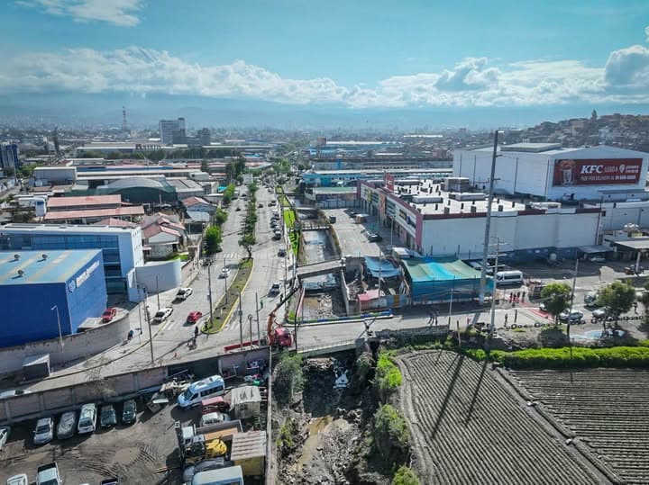 Alcalde Rivera promete entregar el puente Gunther para Perumin