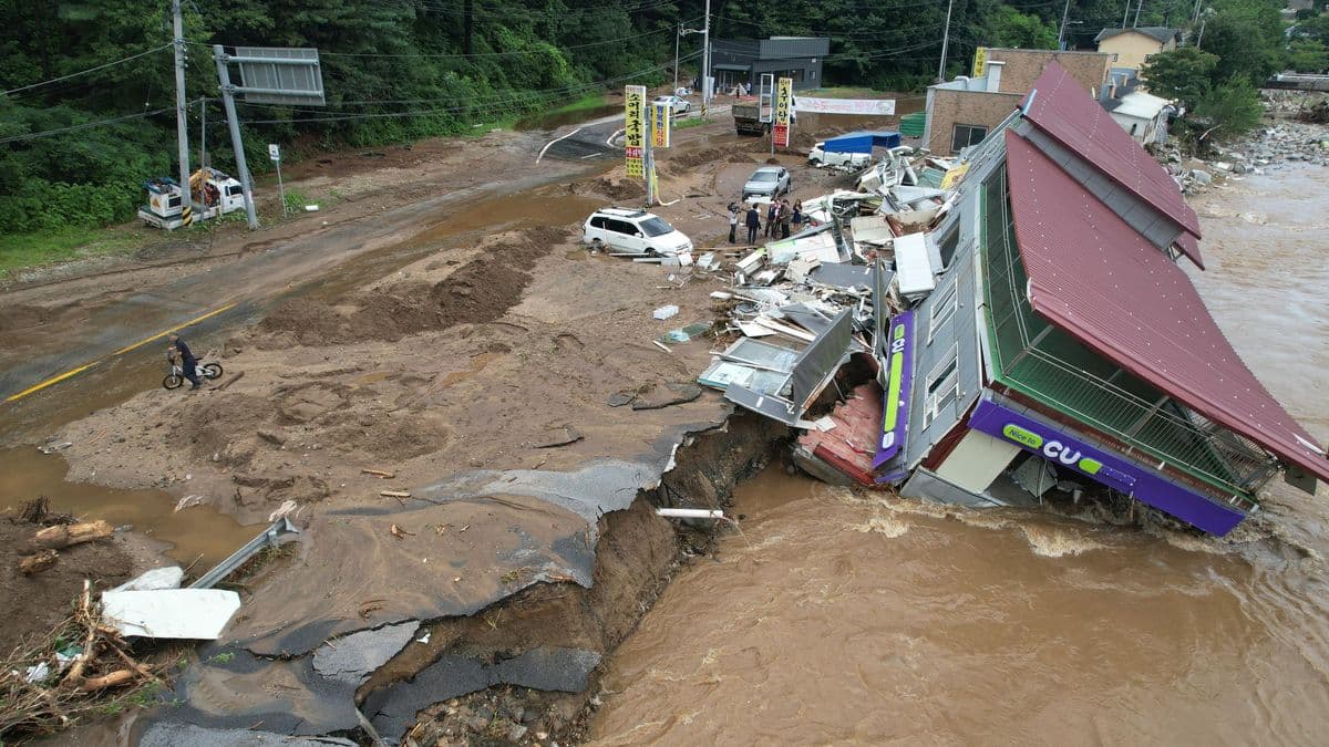 Sube a 17 la cifra de muertos por lluvias en Corea del Sur