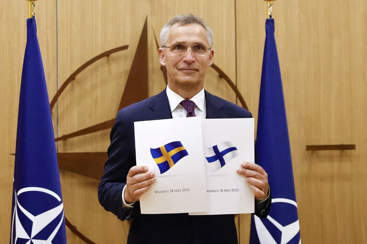 Finlandia y Suecia oficializan sus pedidos de adhesión a la OTAN