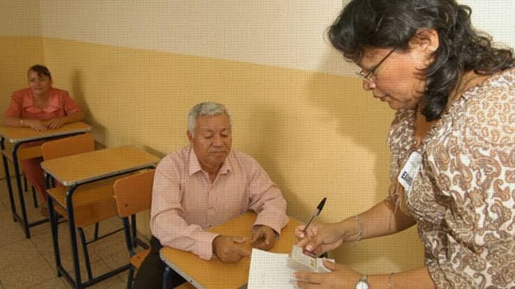MEF negociará nuevas pensiones para maestros jubilados